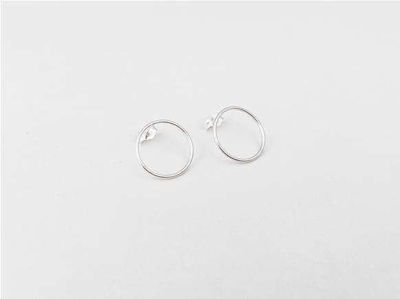 Minimalist circle earrings in sterling silver