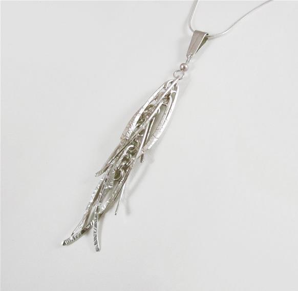 Hammered wire pendant