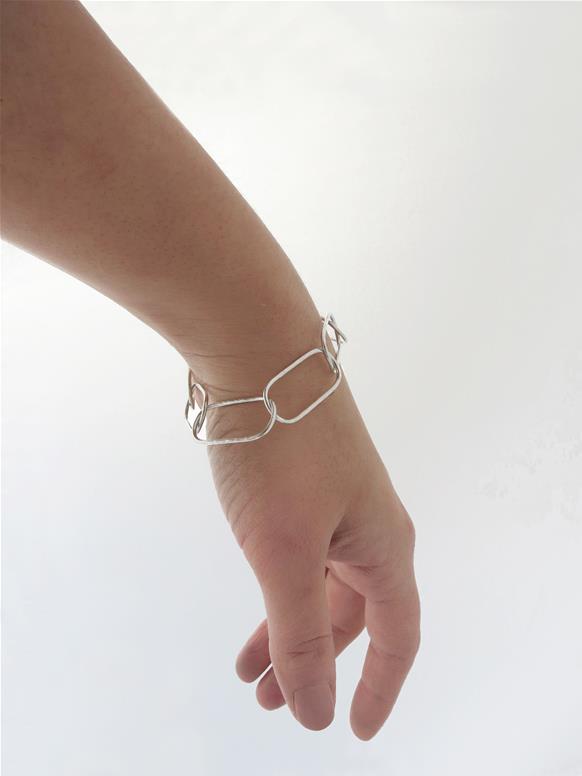 Hammered oval chain bracelet in sterling silver