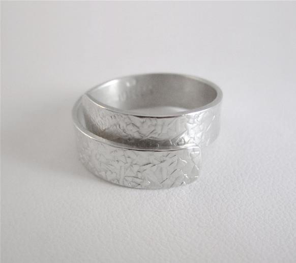 Narrow rolled up ring